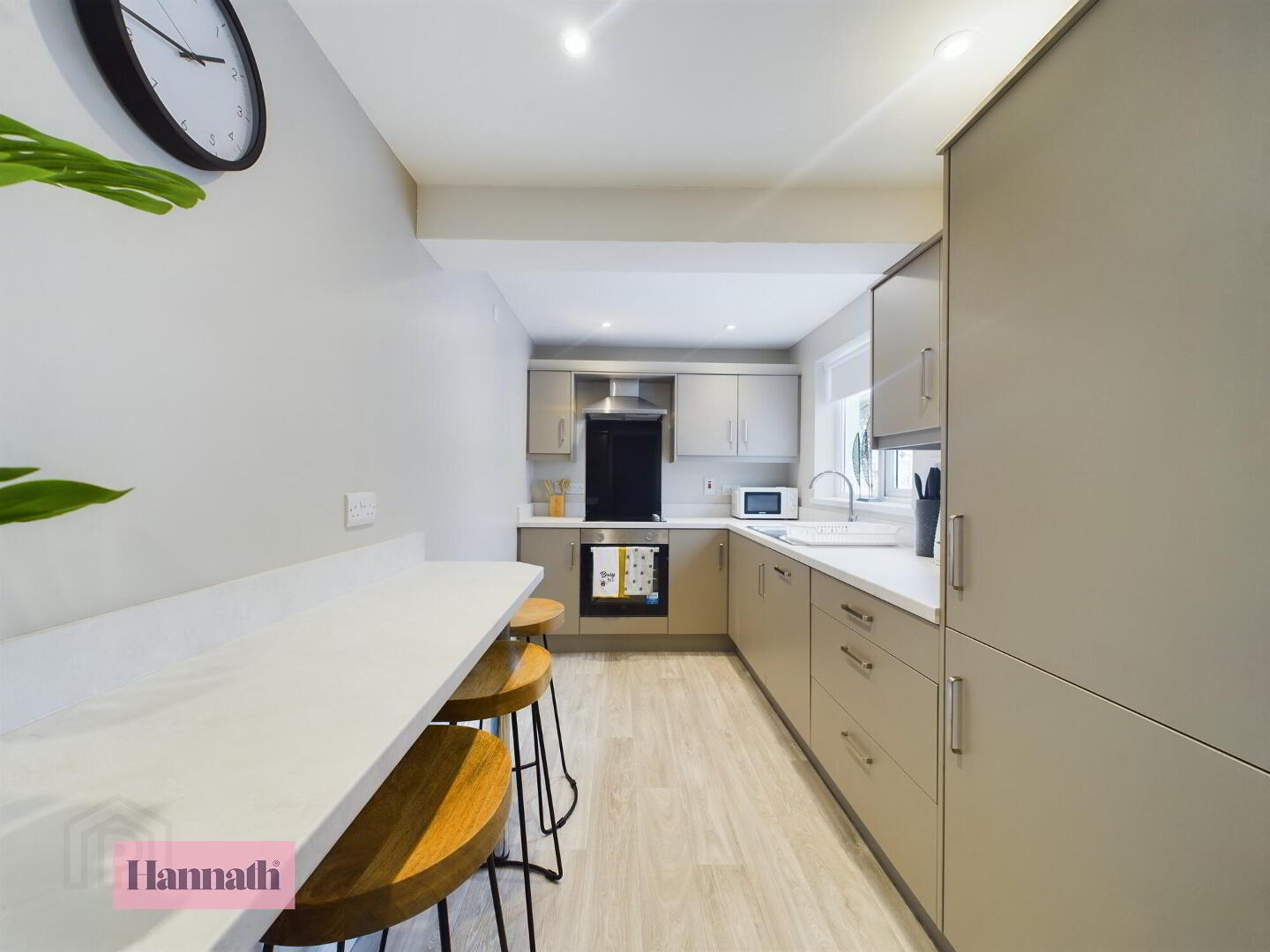 Room 4, 46 Portmore Street 8 of 22
