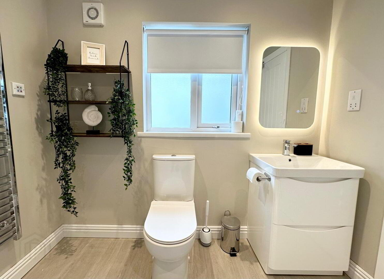 Room 4, 46 Portmore Street 13 of 22