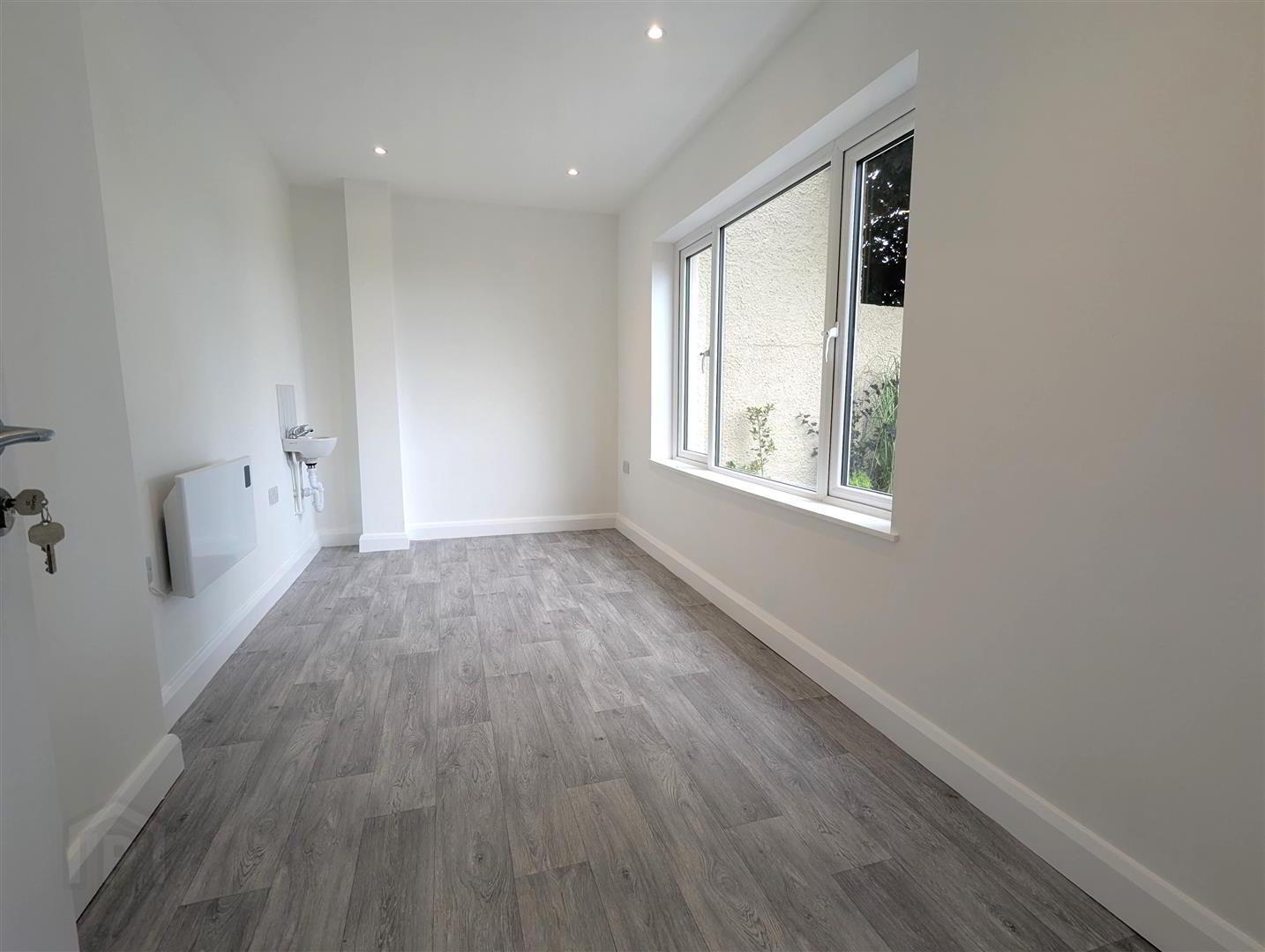 Treatment Rooms, 85 Mill Road 5 of 8