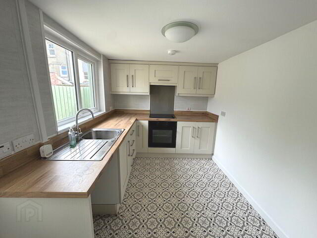 2 Adelaide Avenue 5 of 14
