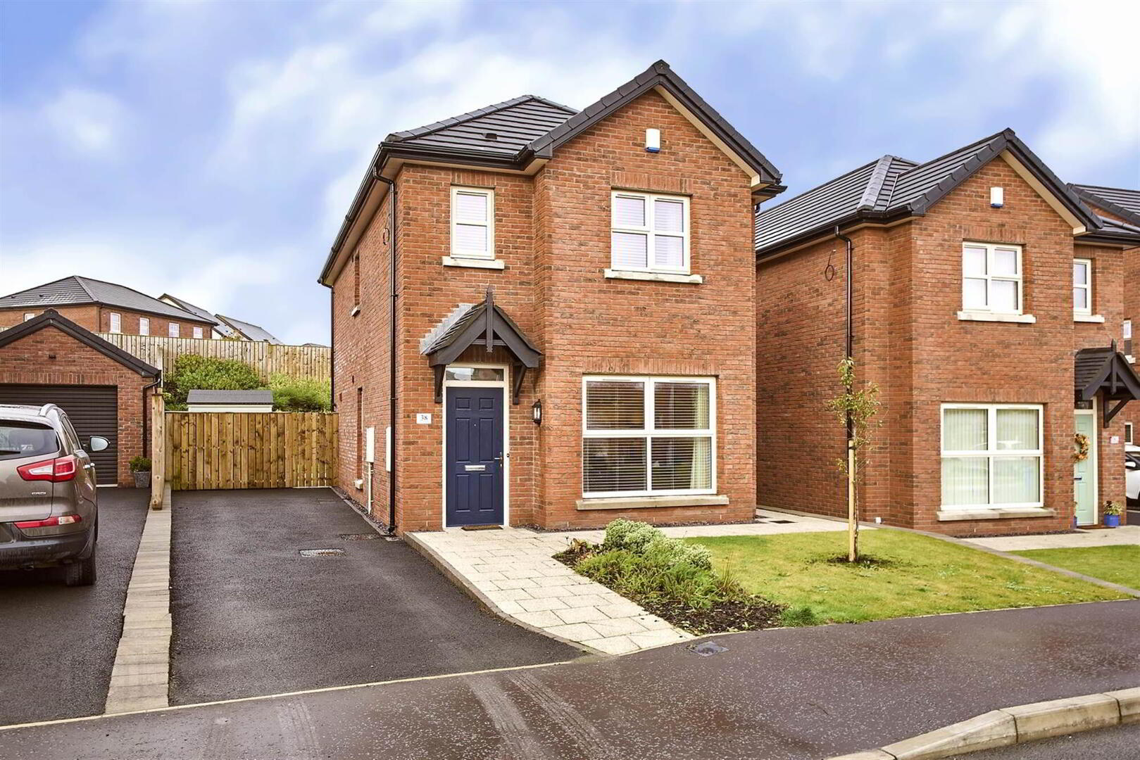 38 Helens Wood Lane 1 of 17