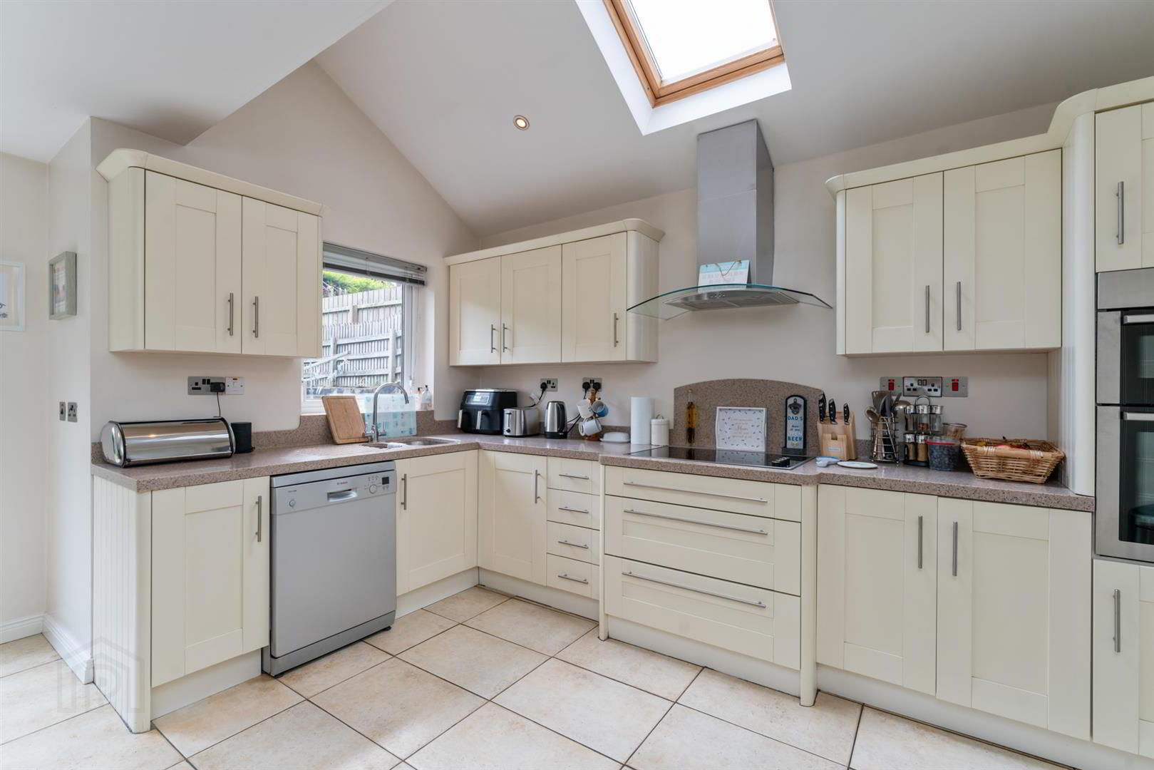 4 Garland Crescent 11 of 30