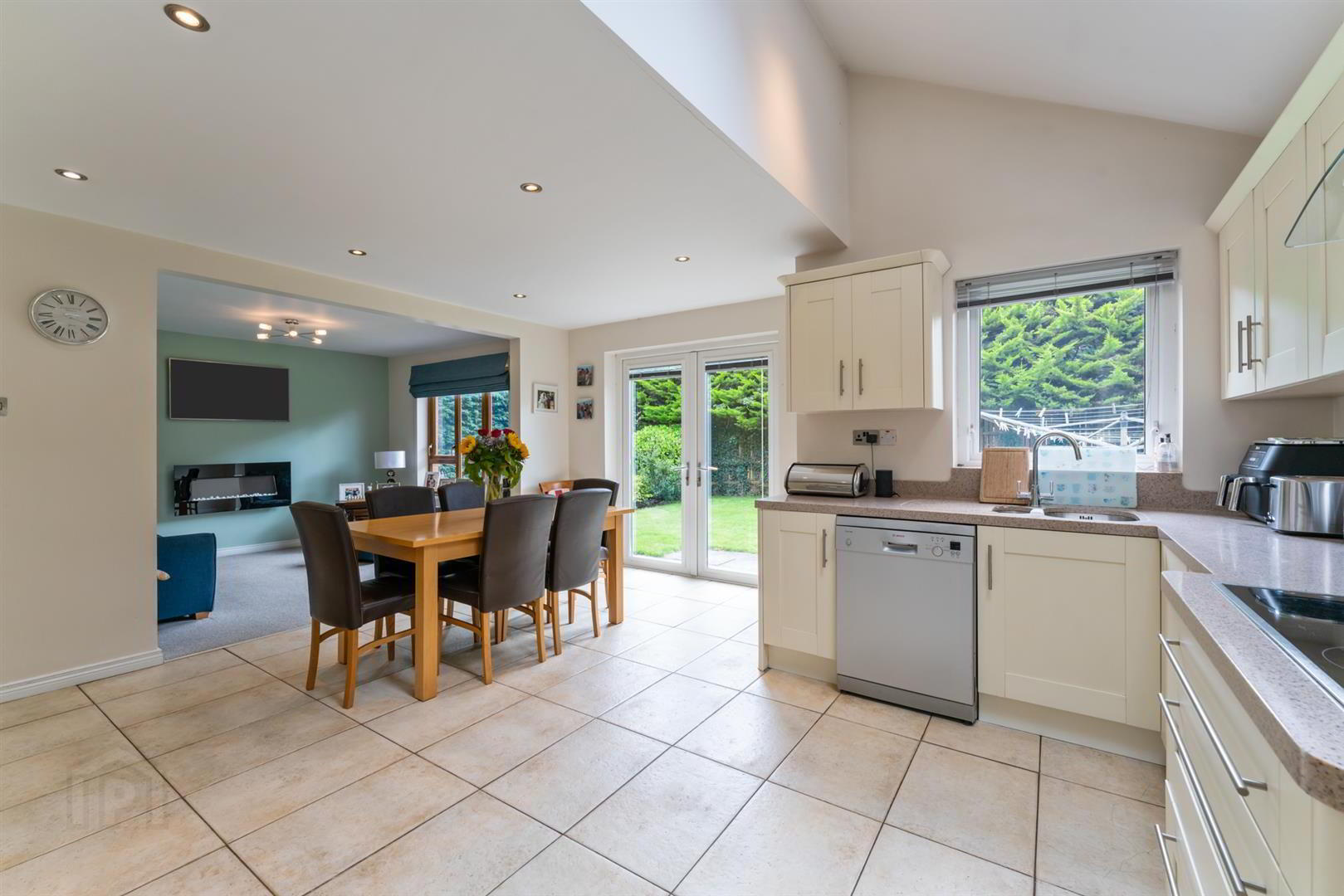 4 Garland Crescent 12 of 30