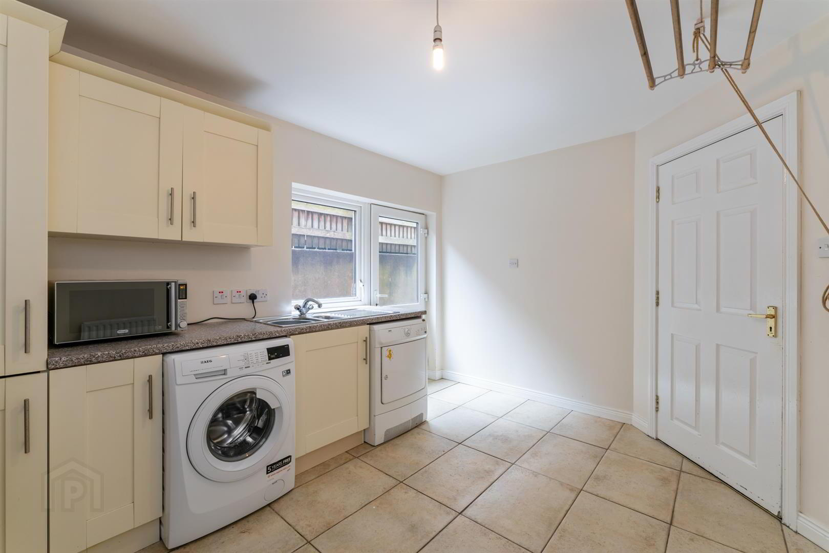 4 Garland Crescent 15 of 30