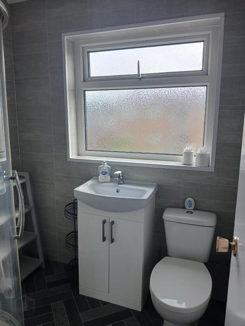 24 Sunningdale Court 5 of 8
