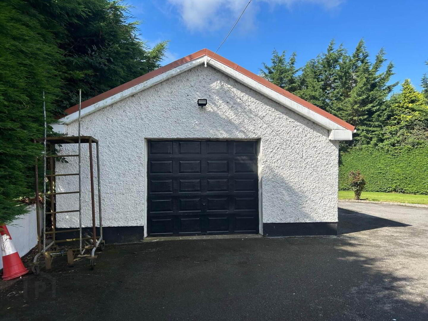Bungalow, On 1.13 Acres Plus Two Garages 10 of 13