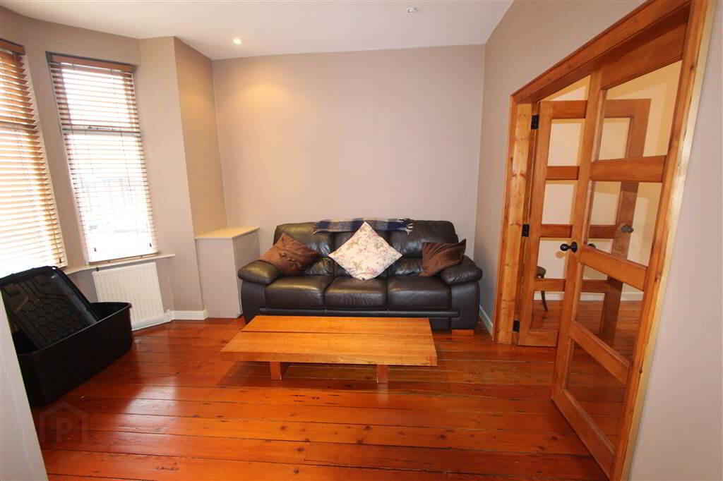 73 Sandhurst Gardens 2 of 9