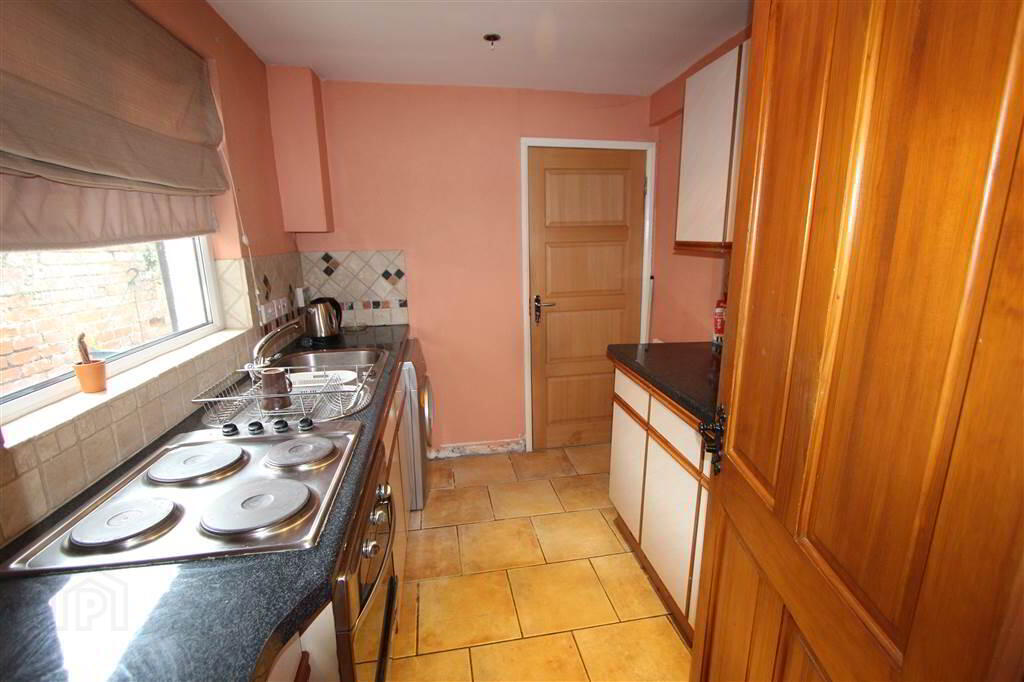 73 Sandhurst Gardens 5 of 9