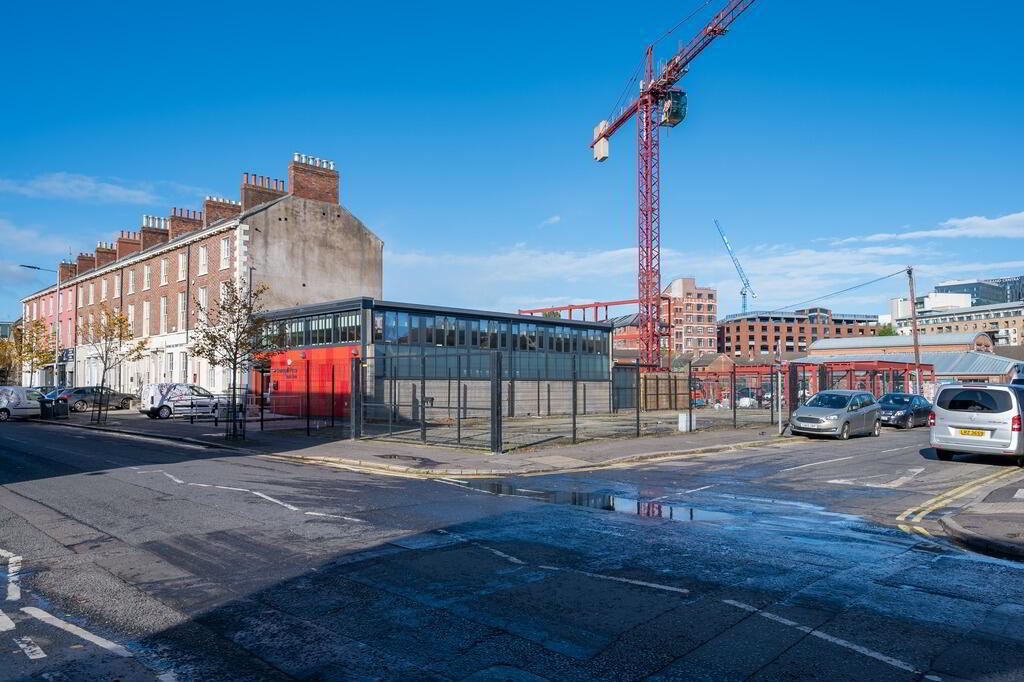 76/78 Donegall Pass 3 of 16