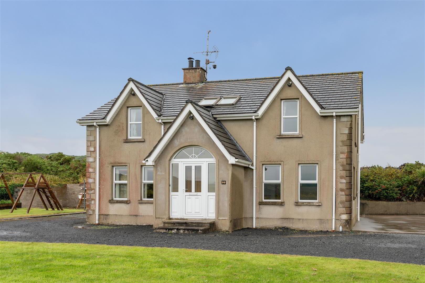 99 Demesne Road 1 of 13