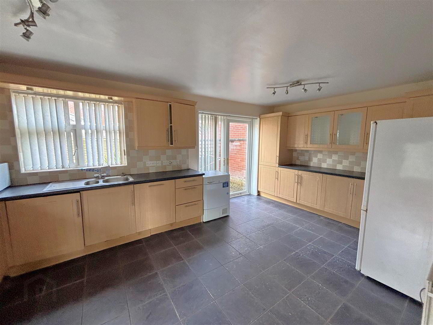 19 Ambleside Court 7 of 17