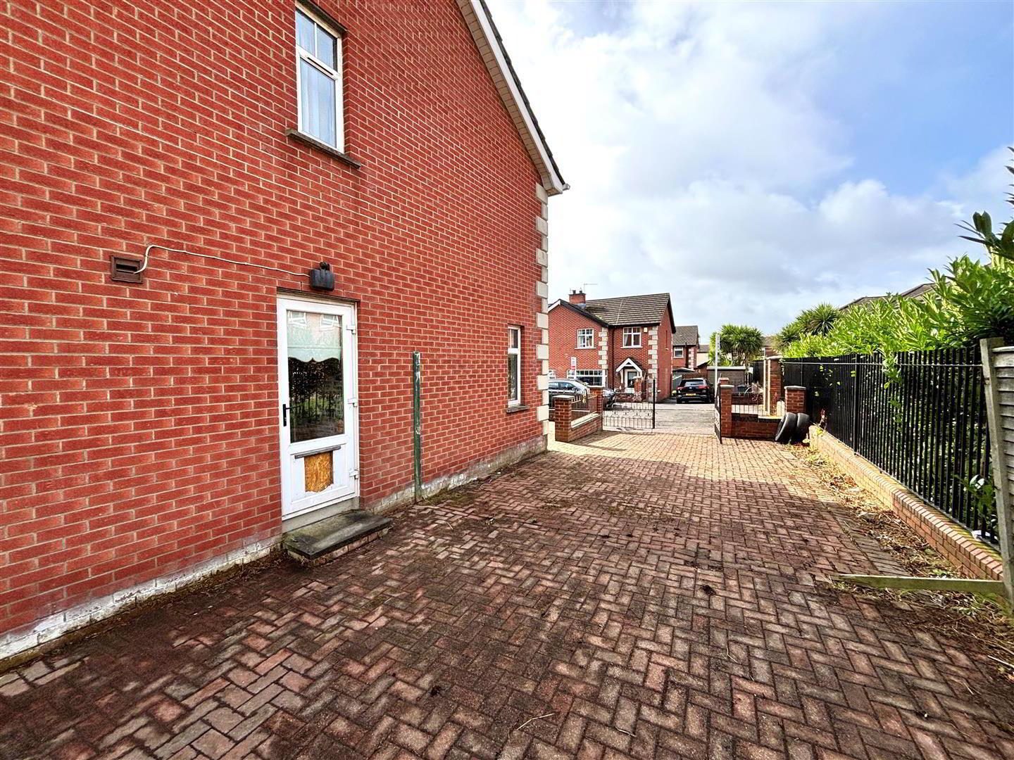 19 Ambleside Court 15 of 17