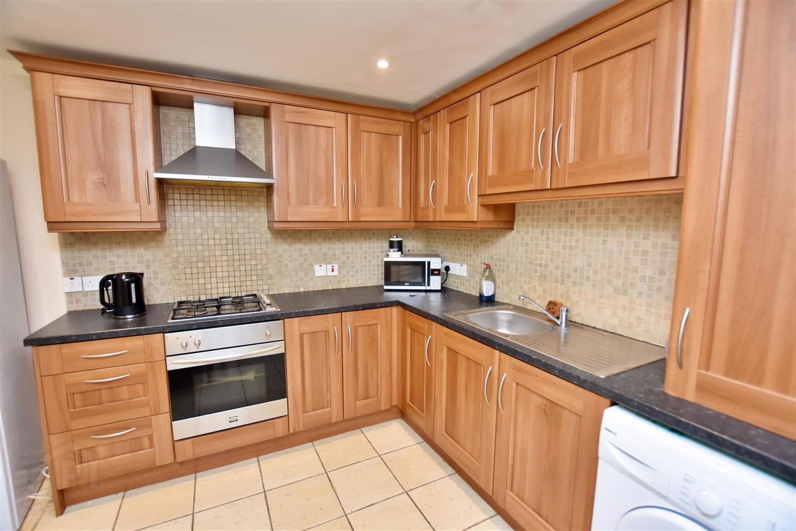 7 Victoria Corner, 1a Inverary Avenue 8 of 12