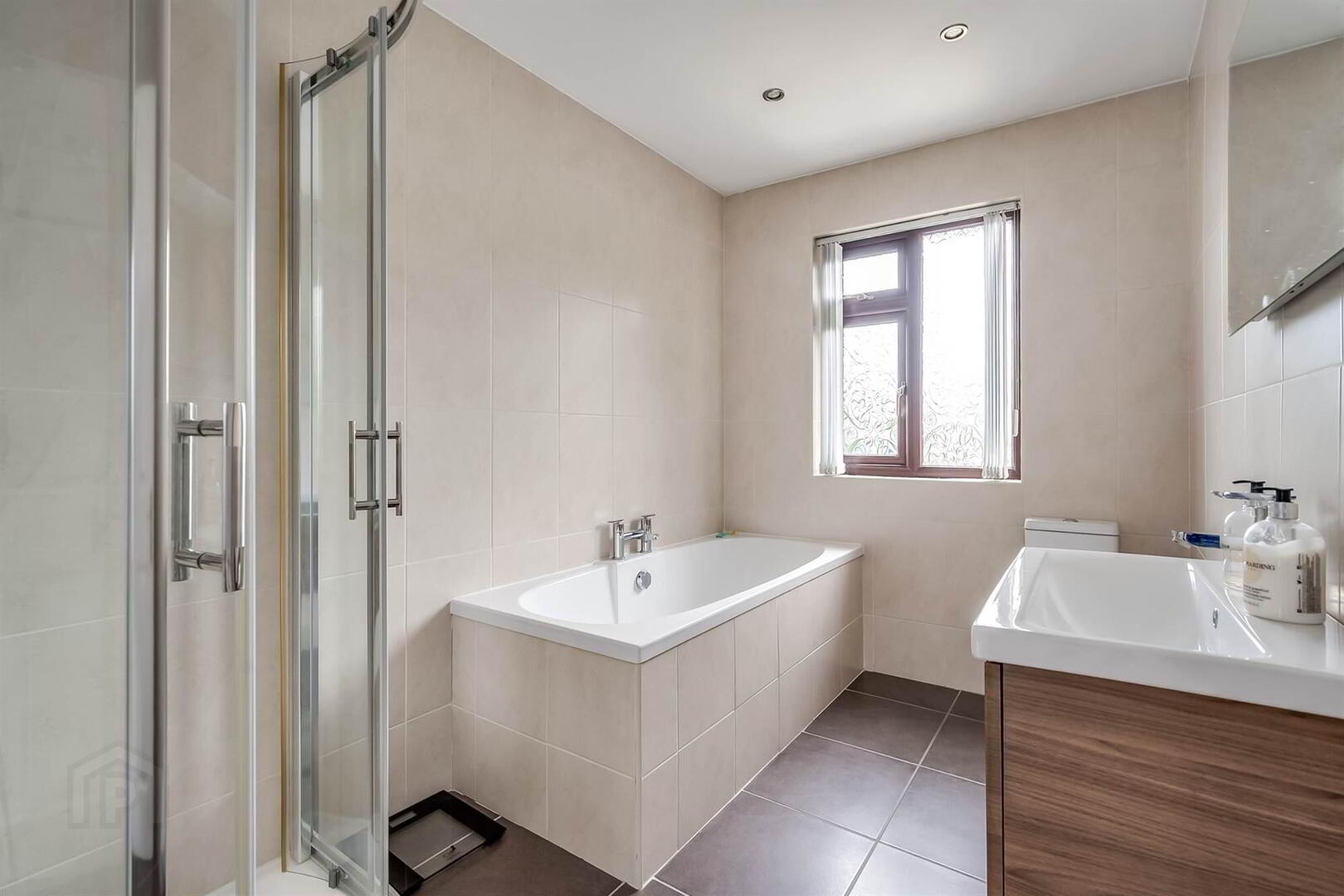 69 Oakhurst Avenue 26 of 35