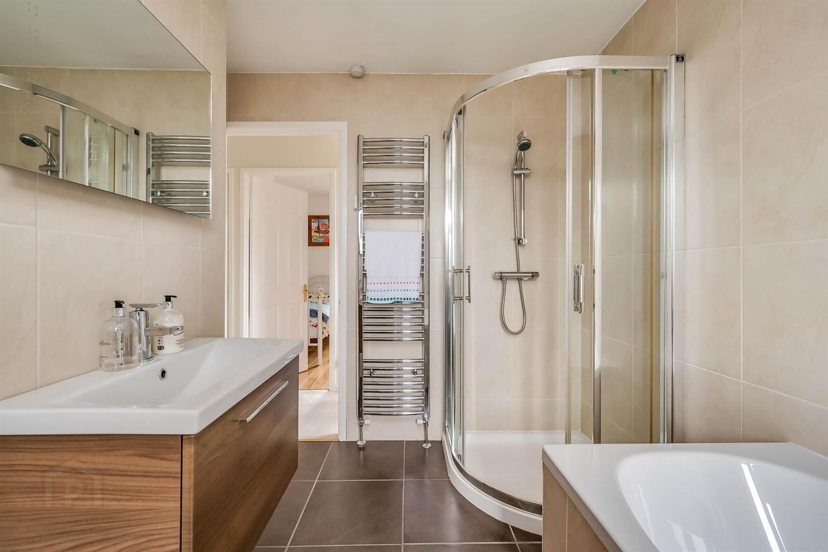 69 Oakhurst Avenue 27 of 35