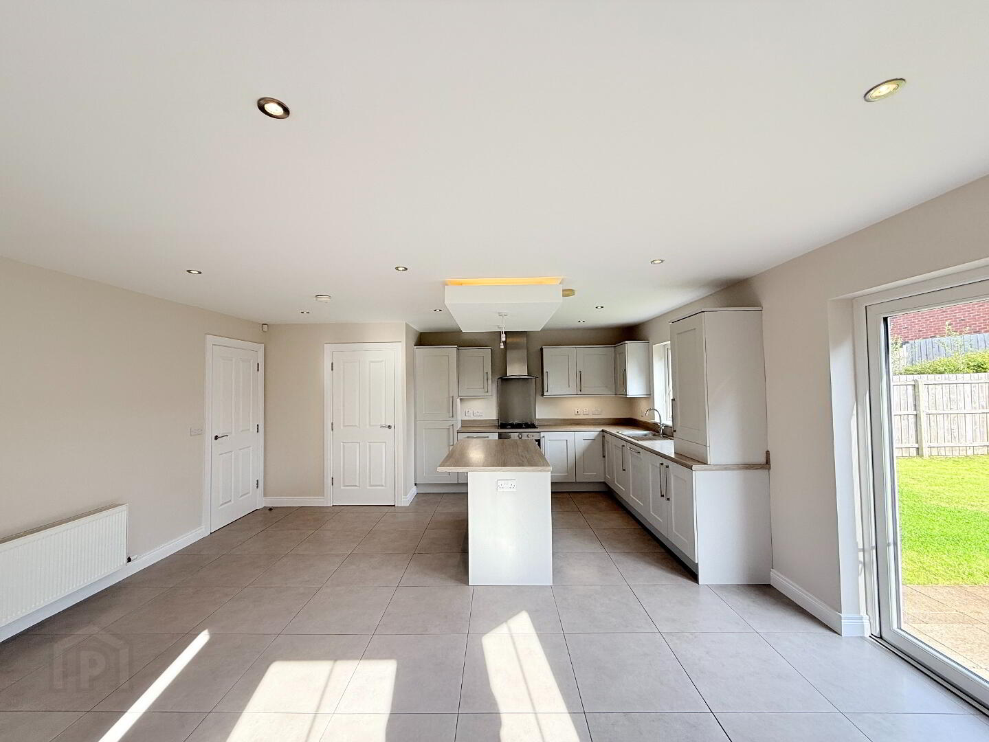 53 Foxfield Park 12 of 36