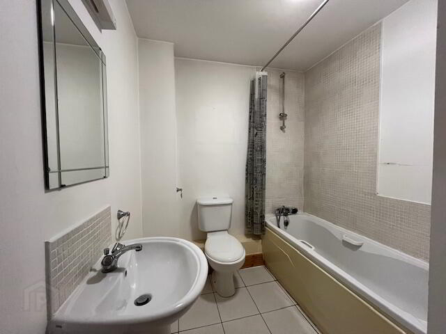 Woodbrook Crescent 6 of 9