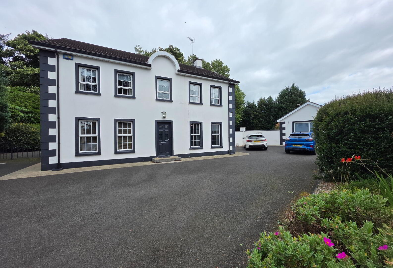 12 Manor Court 1 of 47