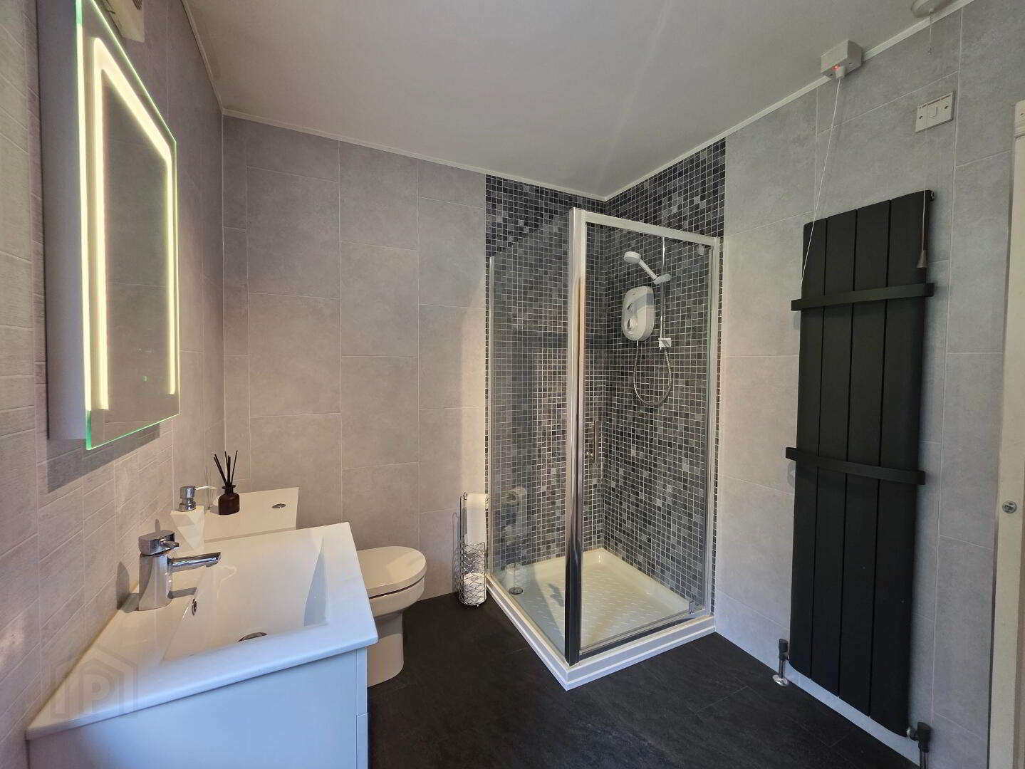 12 Manor Court 28 of 47