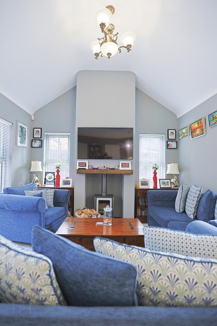 42 Blackthorn Manor 35 of 85