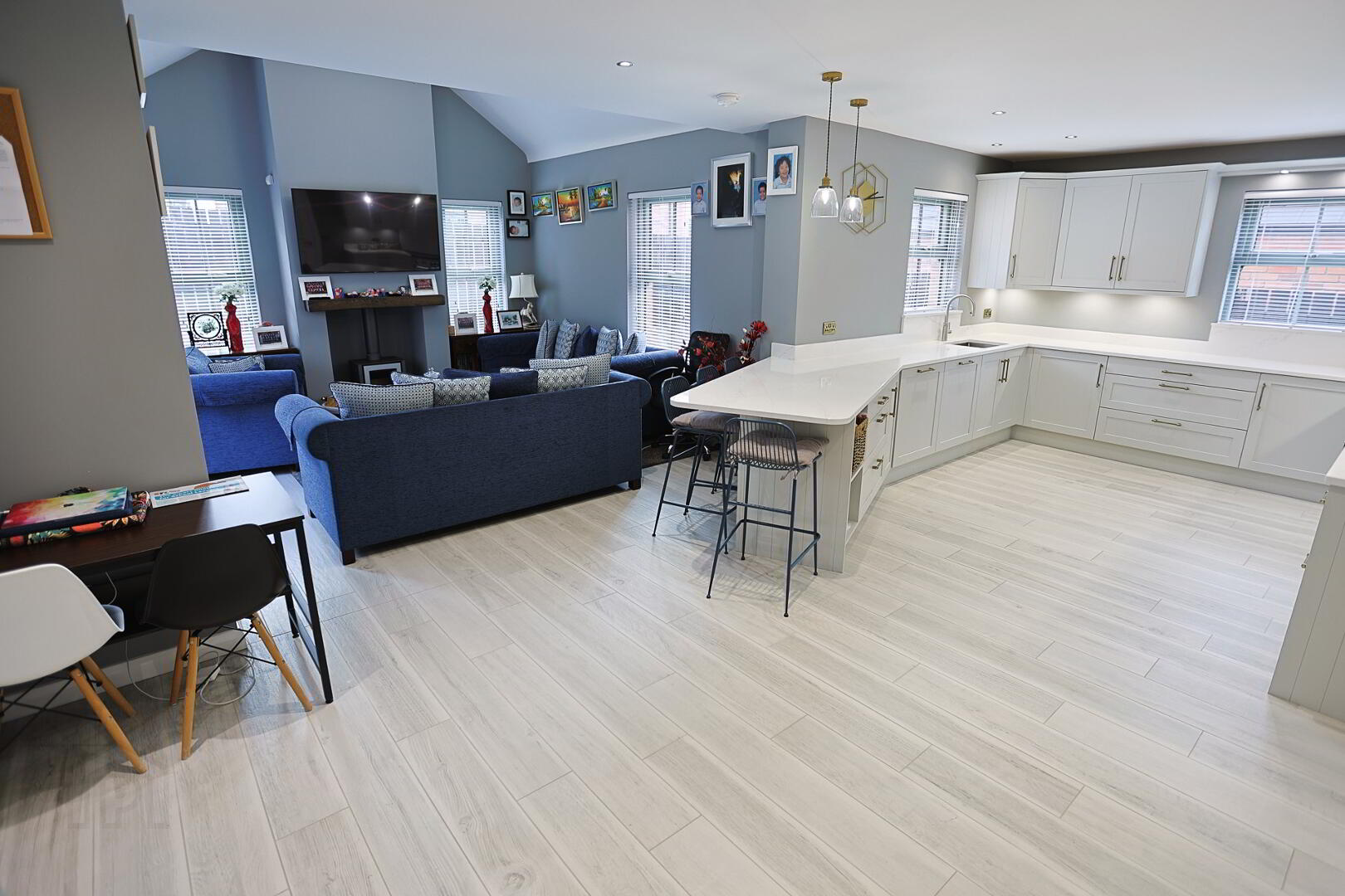 42 Blackthorn Manor 22 of 85