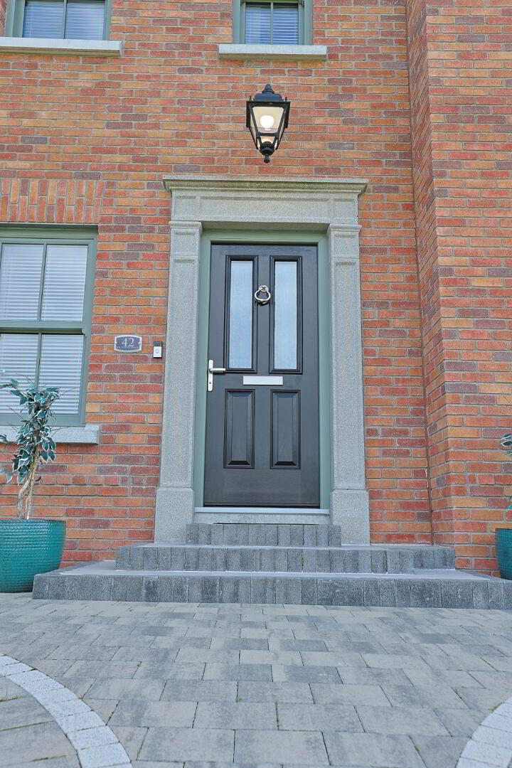 42 Blackthorn Manor 7 of 85