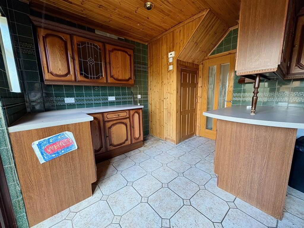 38 Pinewood Avenue 4 of 9
