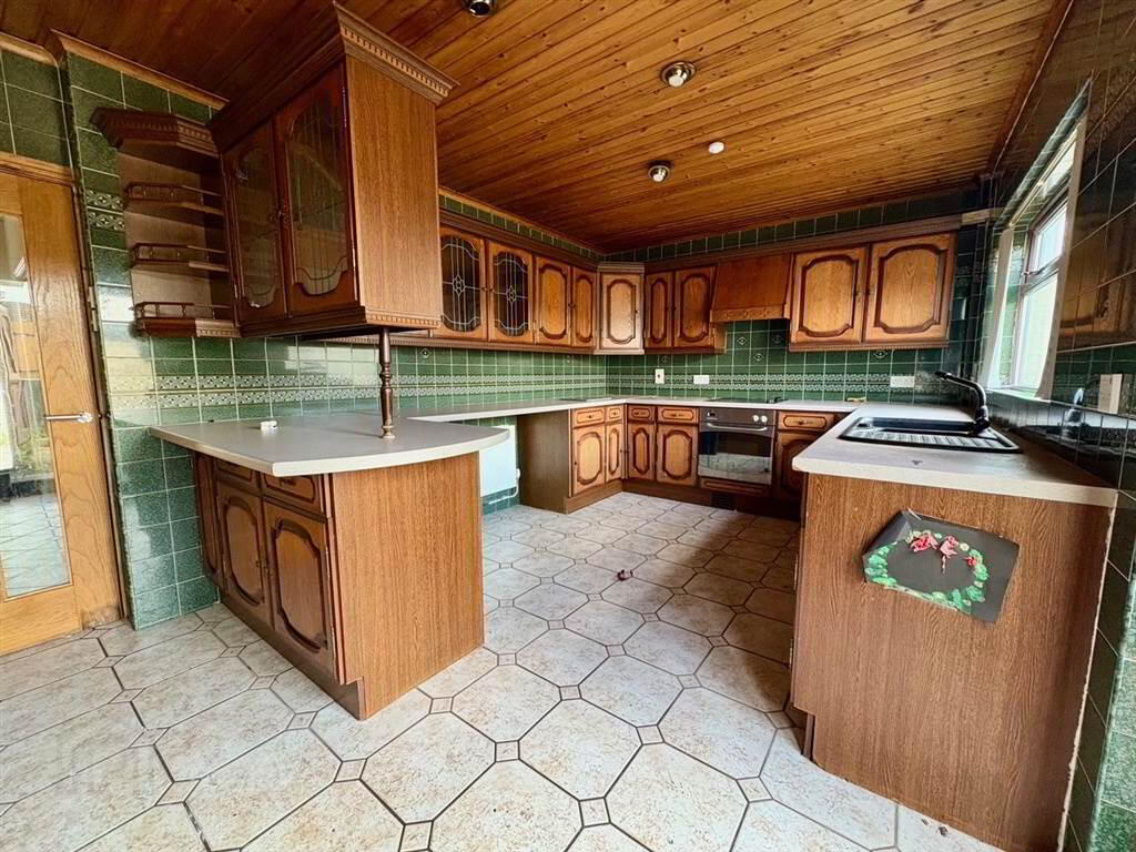 38 Pinewood Avenue 3 of 9