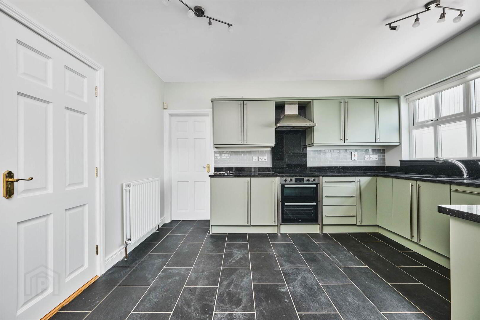 18 Ramoan Avenue 8 of 26