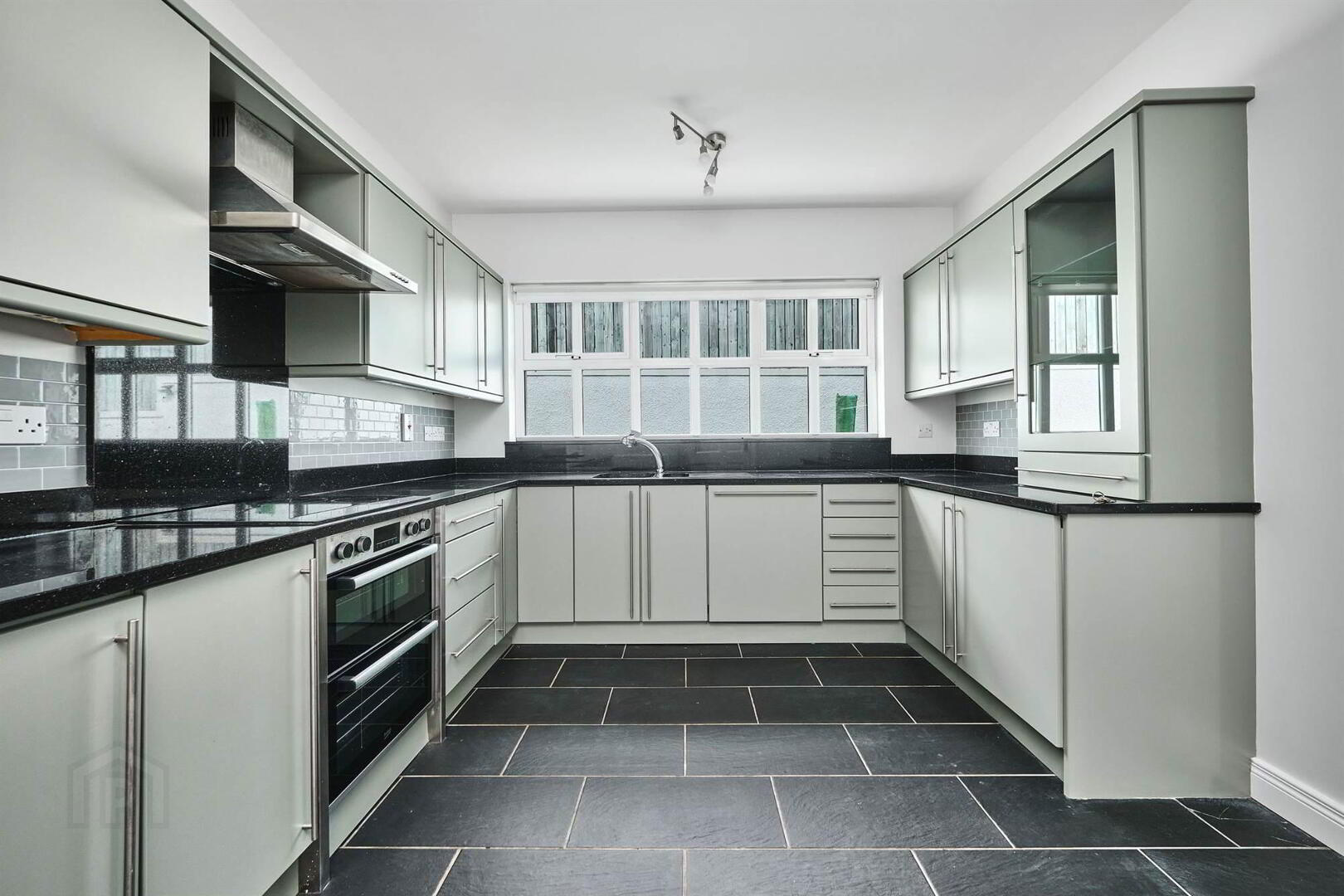 18 Ramoan Avenue 9 of 26