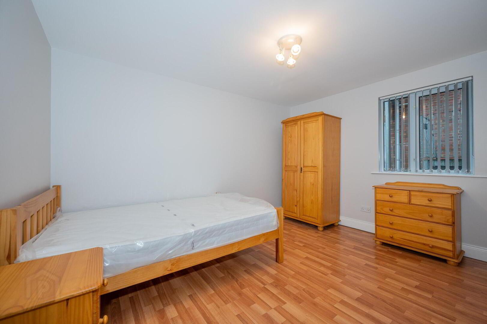 Apt 4, 85 Eglantine Avenue 6 of 9
