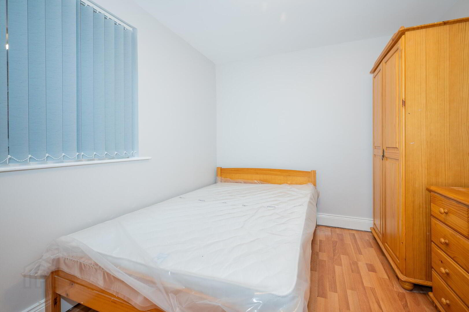 Apt 4, 85 Eglantine Avenue 7 of 9