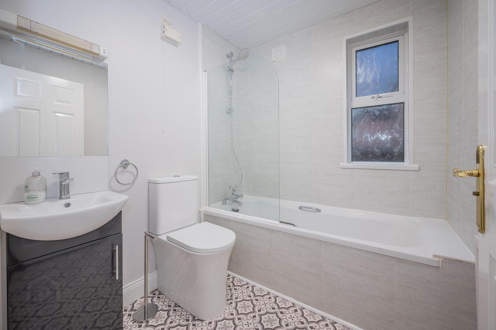 Apt 4, 85 Eglantine Avenue 9 of 9