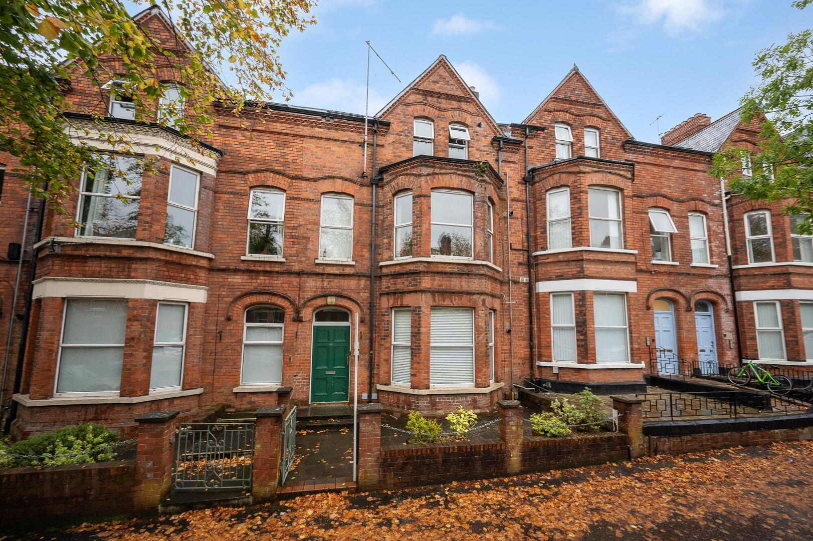 Apt 4, 85 Eglantine Avenue 1 of 9