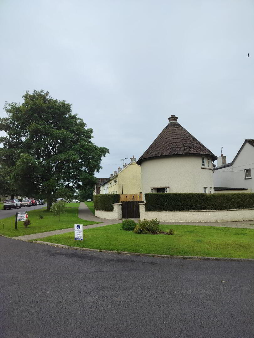 The Round House, 29 The Green 2 of 14