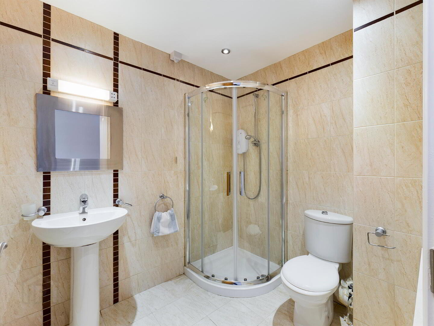 Apt 13, 1 Deramore Park South 9 of 11