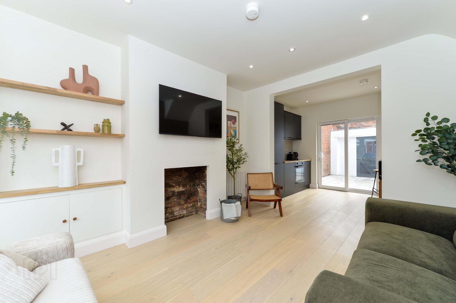 3 Lichfield Avenue 2 of 20