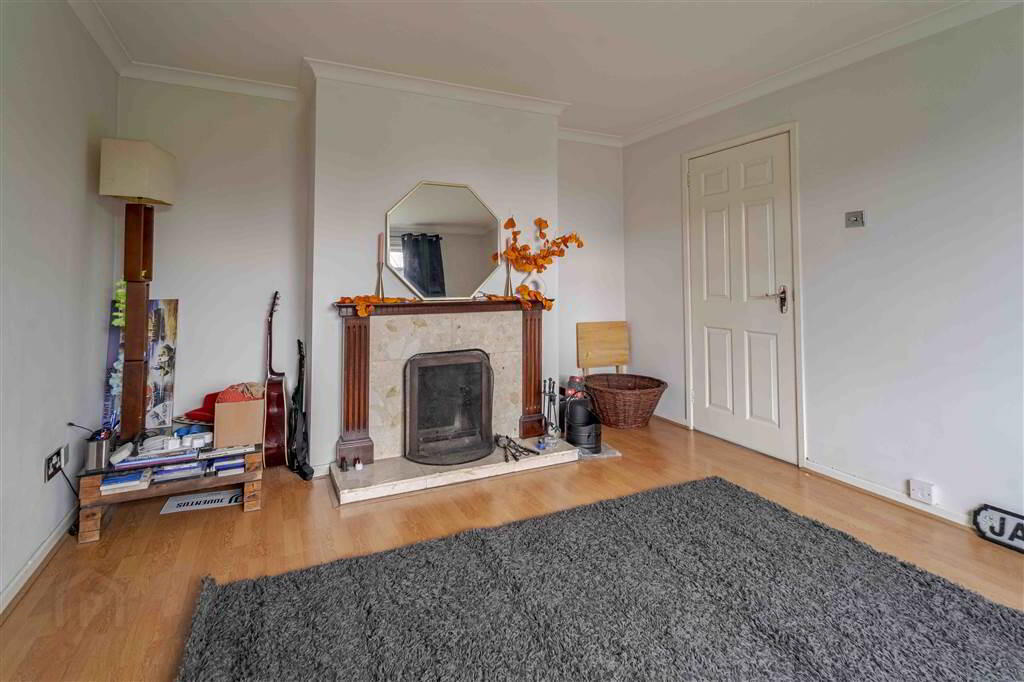 32 Eglantine Park 5 of 17