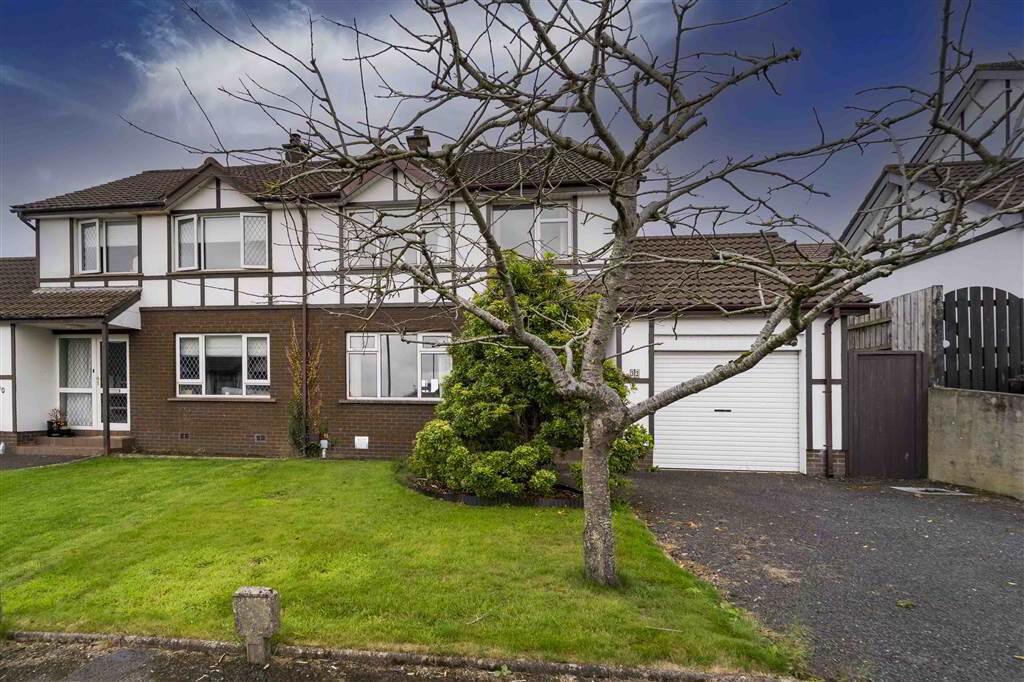 32 Eglantine Park 2 of 17