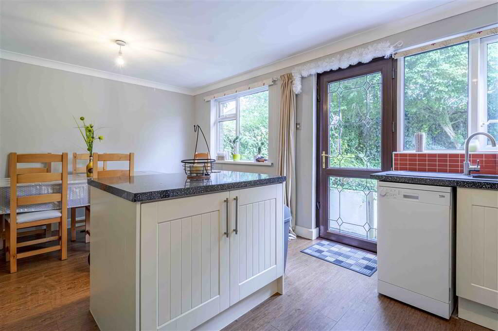 32 Eglantine Park 8 of 17