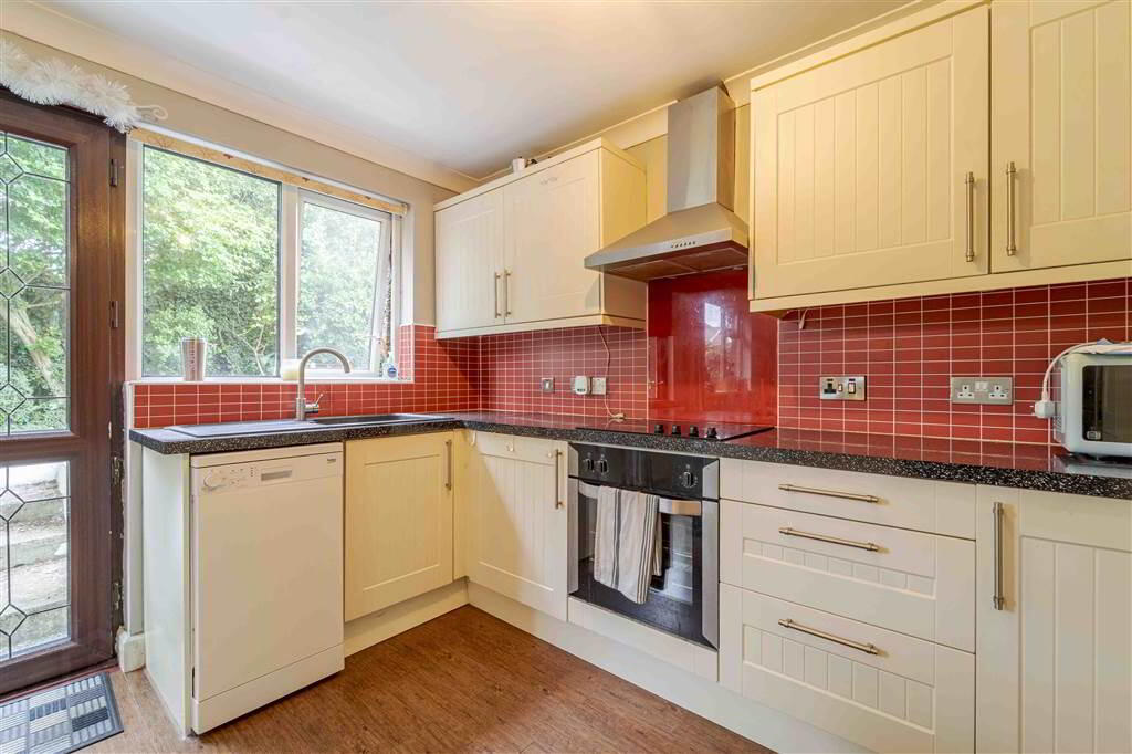 32 Eglantine Park 9 of 17