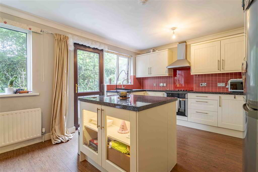 32 Eglantine Park 10 of 17