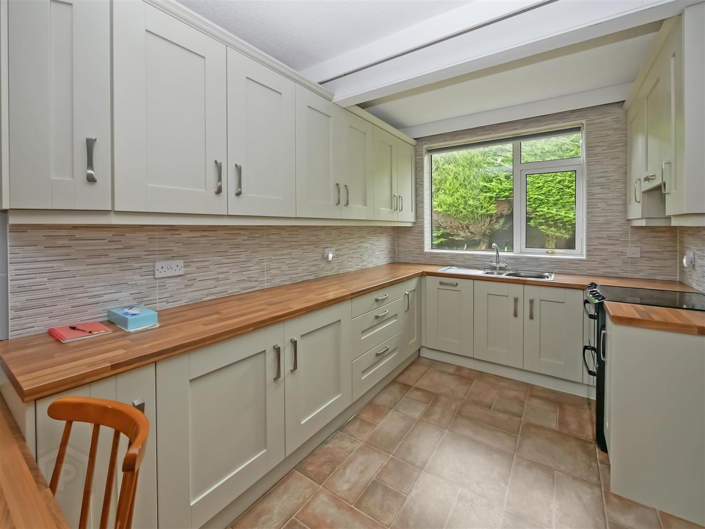 14 Cotswold Avenue 9 of 19