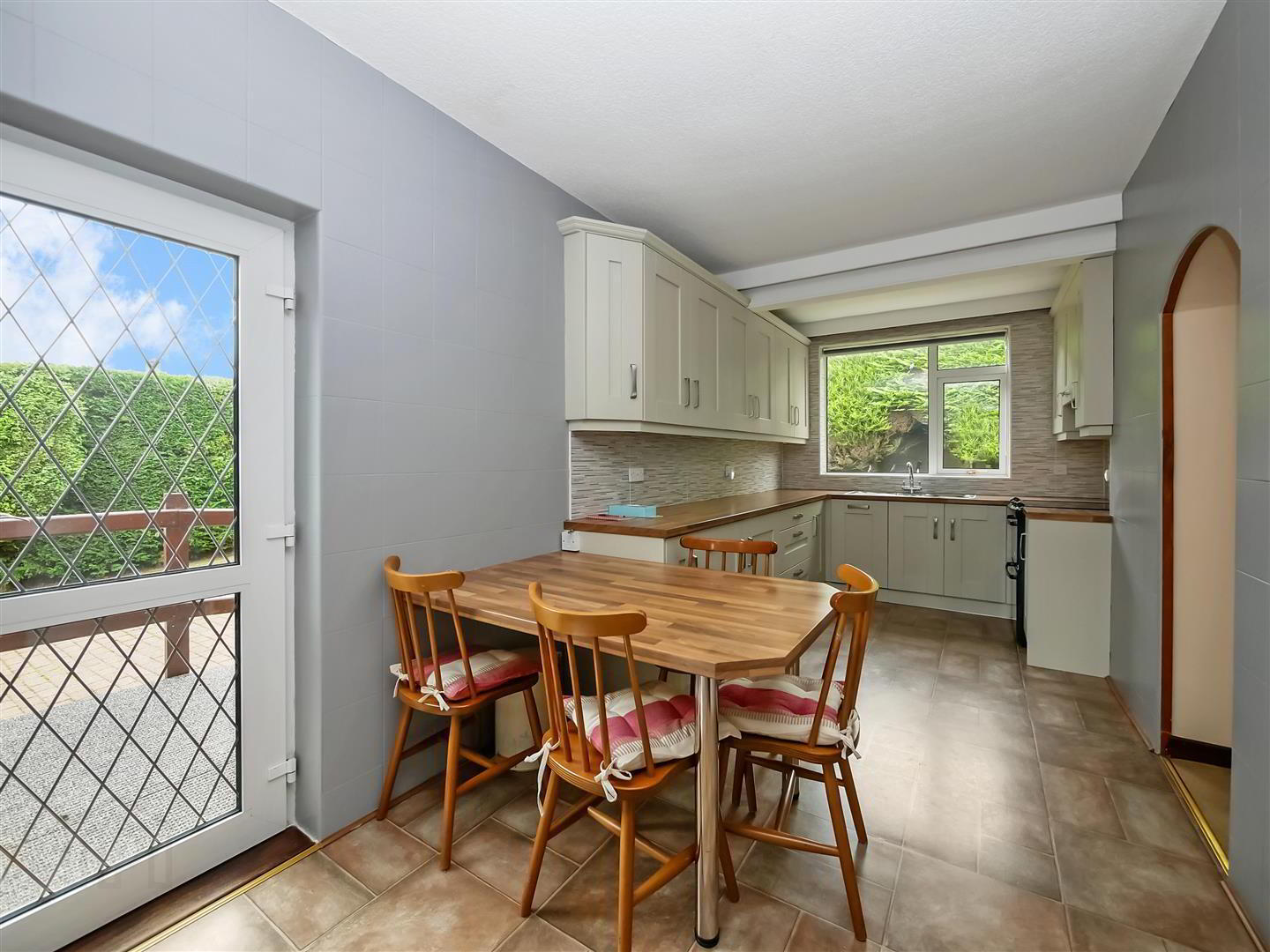 14 Cotswold Avenue 11 of 19