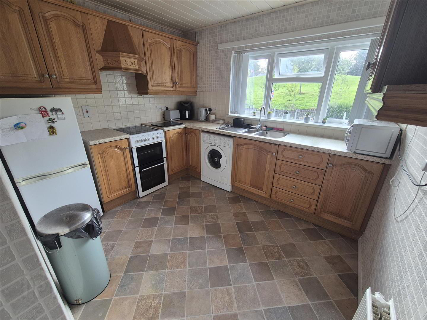 15b Belvoir Crescent 5 of 8