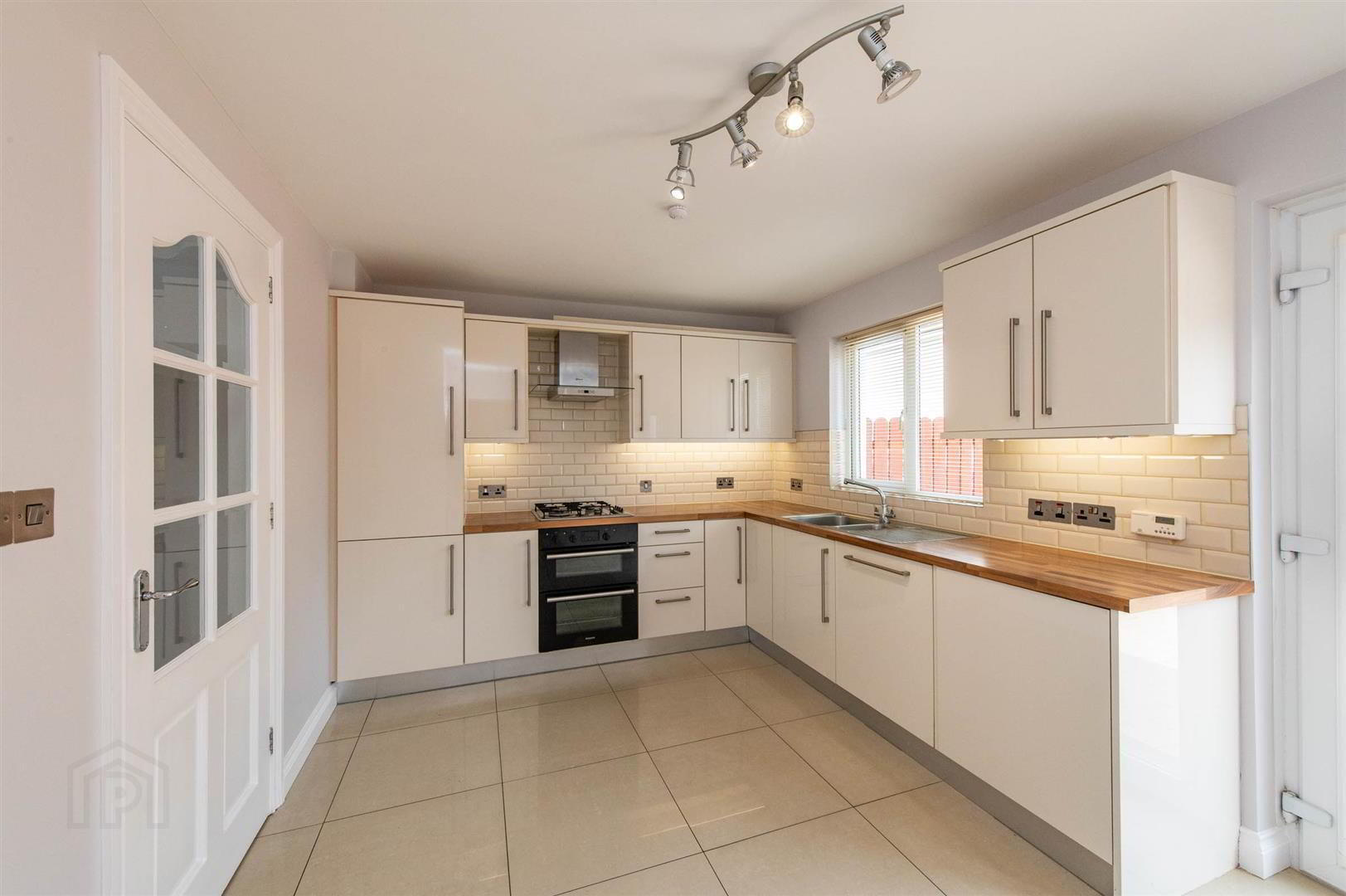 10 Drummond Brae 16 of 30