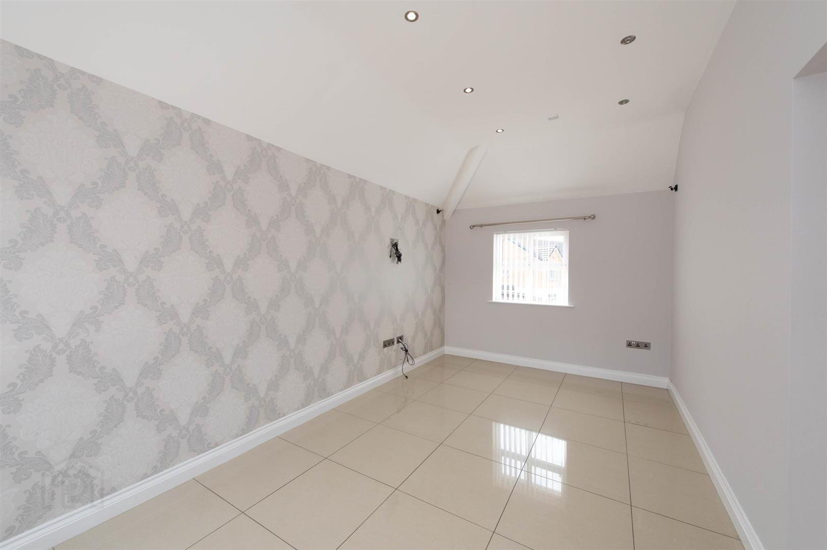 10 Drummond Brae 18 of 30