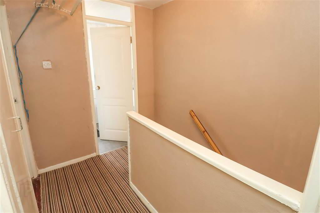 131 Kinross Avenue 9 of 19