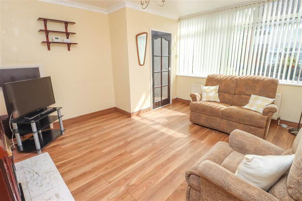 131 Kinross Avenue 5 of 19