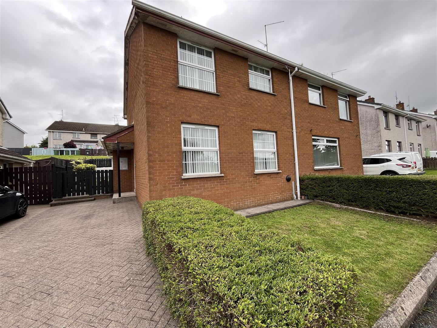 87 Fairgreen Park 1 of 16